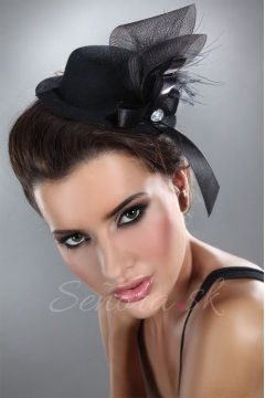 Elegantný čierny mini klobúčik